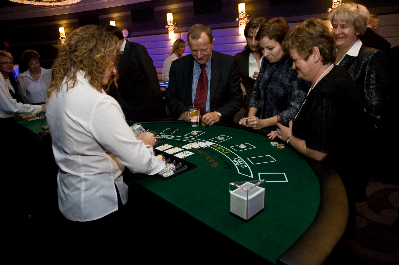 Wynajem stołów kasynowych na imprezy